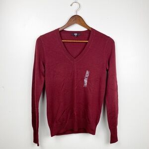 Uniqlo 100% Wool Sweater V Neck NWT XS